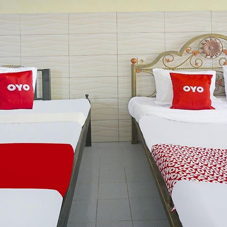 Putih Mulia Homestay Syariah Lumajang Esterno foto
