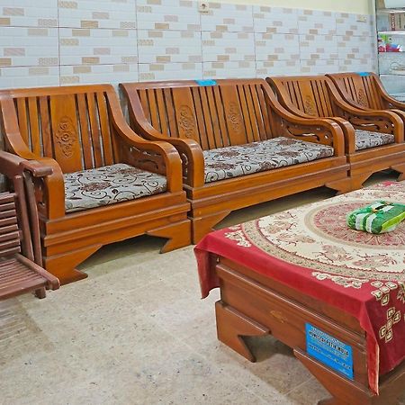 Putih Mulia Homestay Syariah Lumajang Esterno foto