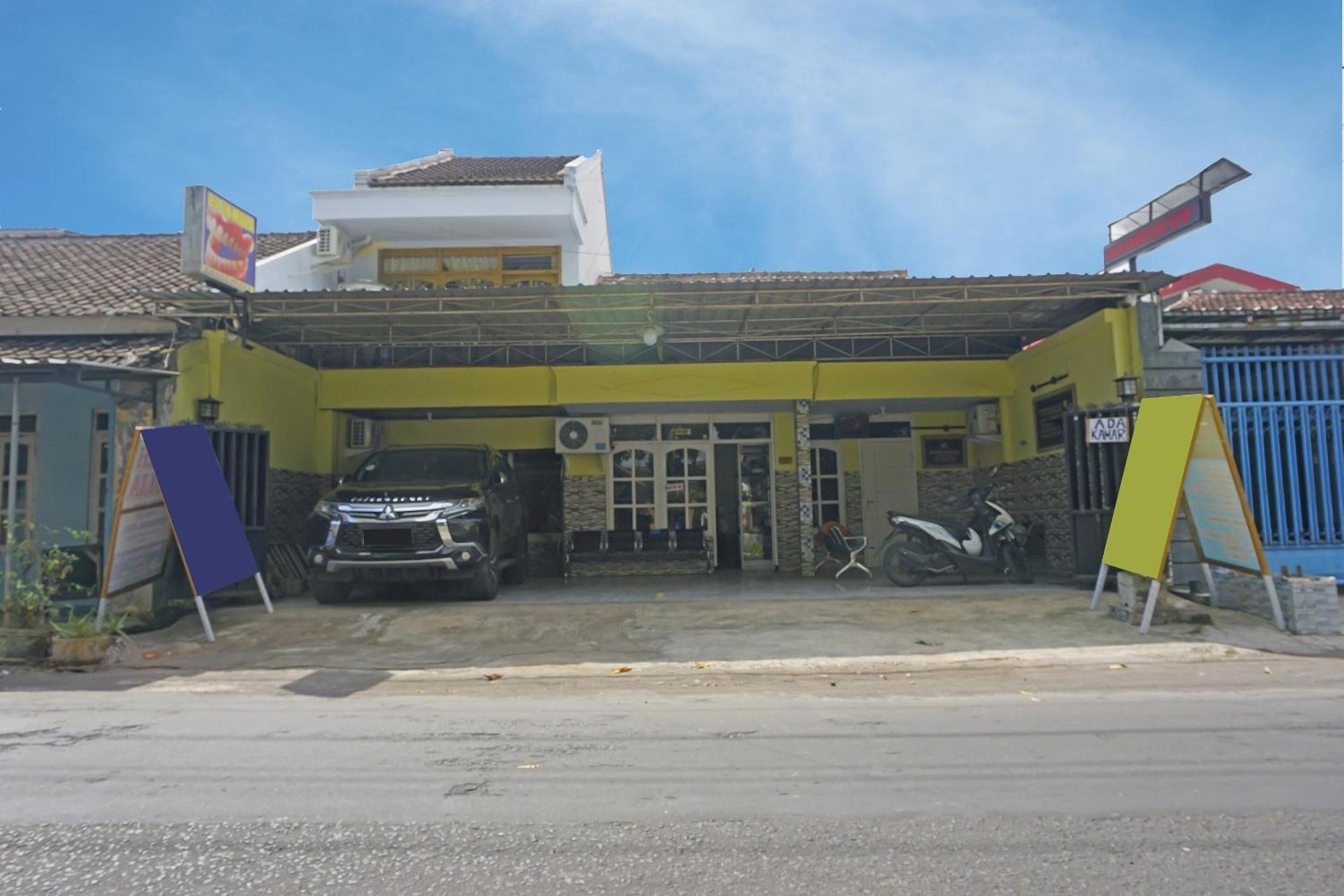 Putih Mulia Homestay Syariah Lumajang Esterno foto