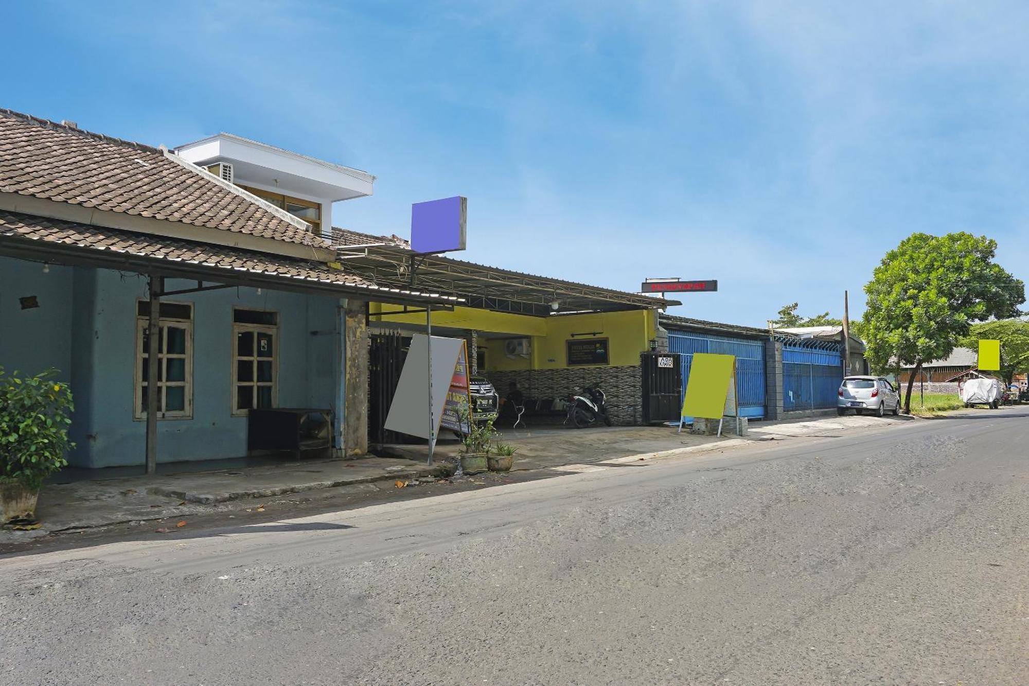 Putih Mulia Homestay Syariah Lumajang Esterno foto