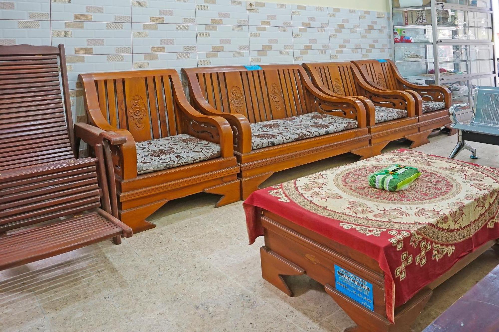 Putih Mulia Homestay Syariah Lumajang Esterno foto