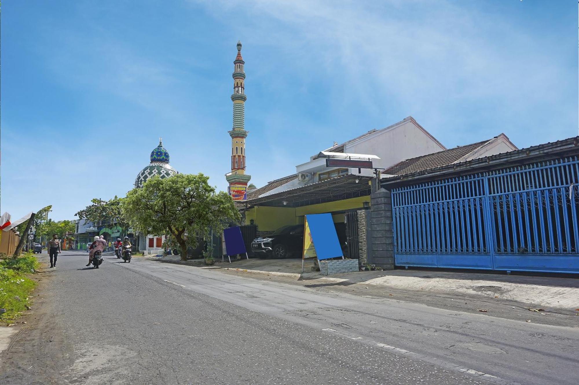 Putih Mulia Homestay Syariah Lumajang Esterno foto