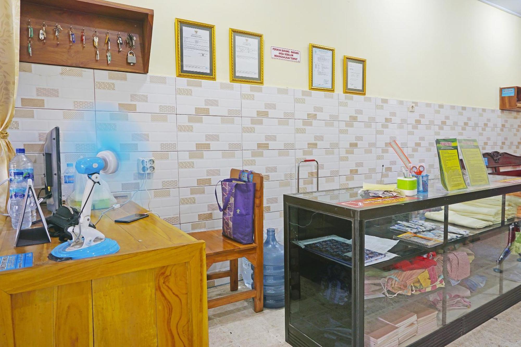 Putih Mulia Homestay Syariah Lumajang Esterno foto