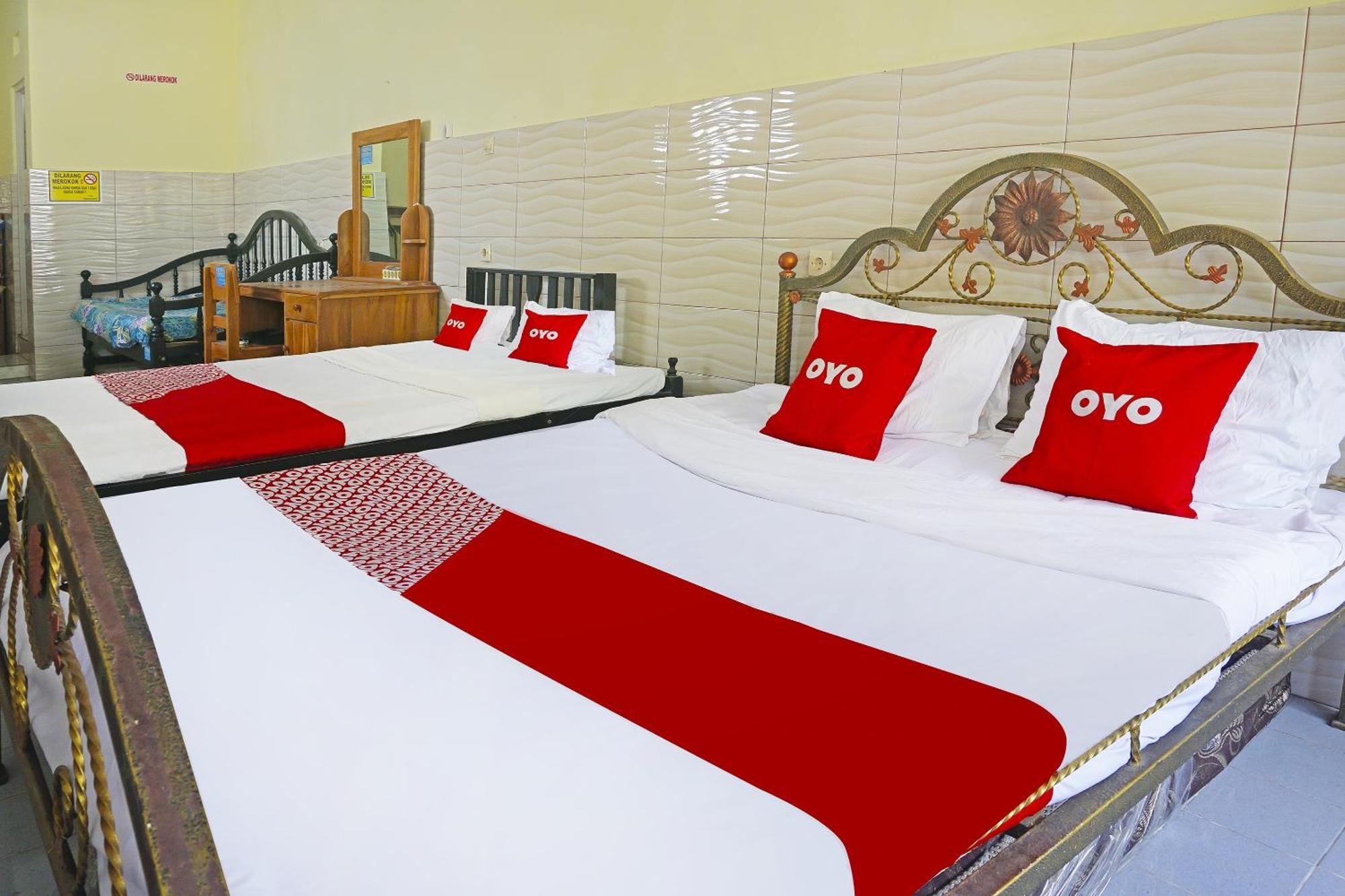 Putih Mulia Homestay Syariah Lumajang Esterno foto
